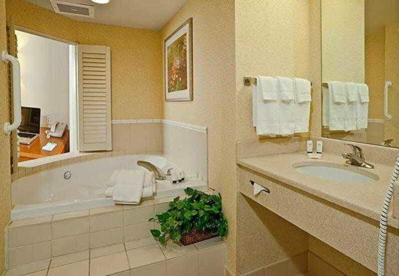 Fairfield & By Marriott Freeport Hotel Brunswick